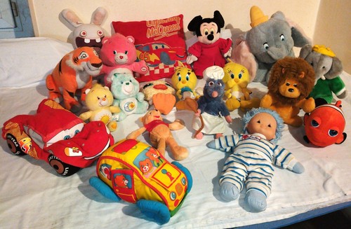 Lot peluches licence - lot, a